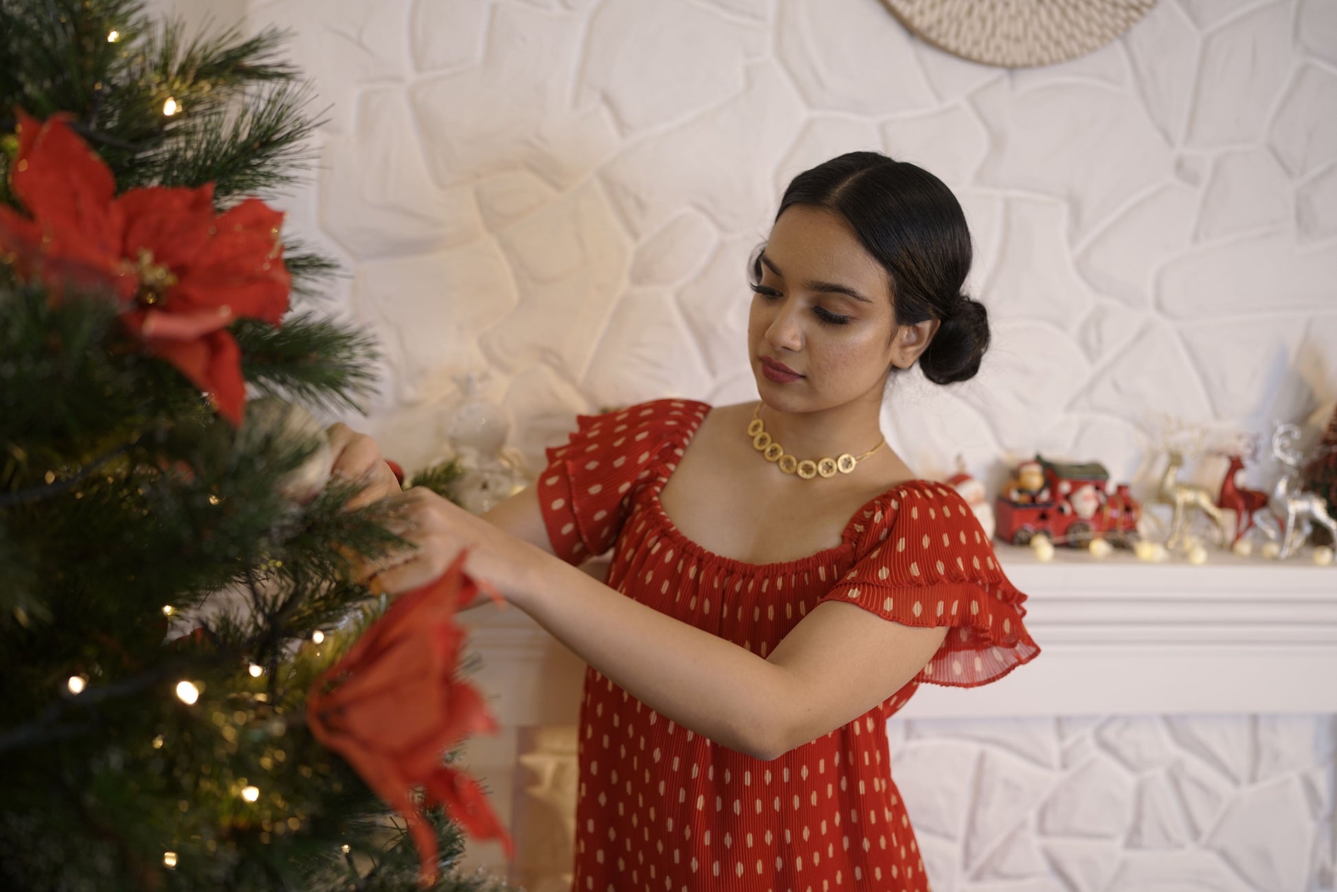 cindy lou who red dress Girls Cindy Dress, Lou Who, Cindy Lou Who Dress, Cindy Inspired Dress, Girls Christmas Dress, Girls Christmas Capelet, Cute Girls Dress